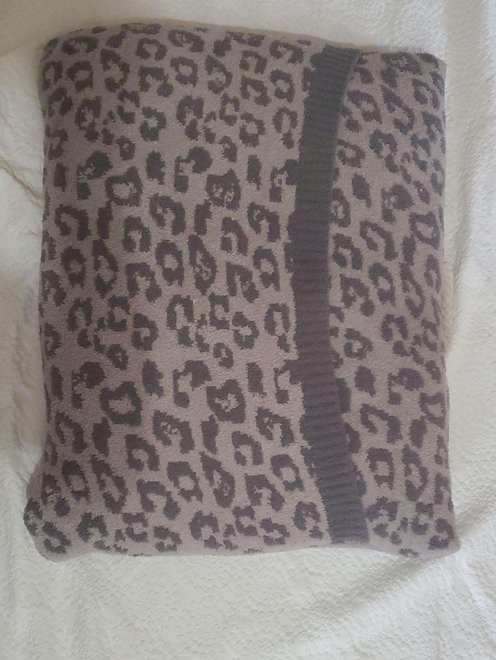 COZY CHIC GREY LEOPARD PET BED BY BAREFOOD DREAMS /SZ:MEDIUM-24"×32"/ NWOT